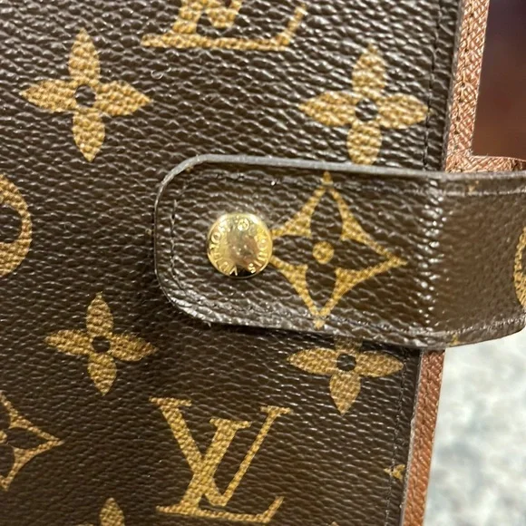 Medium Ring Agenda Cover - Picture 8 of 16